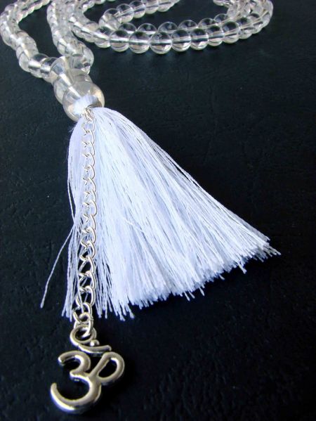 Quartz and Pendant OM Necklace - Tradicional Style
